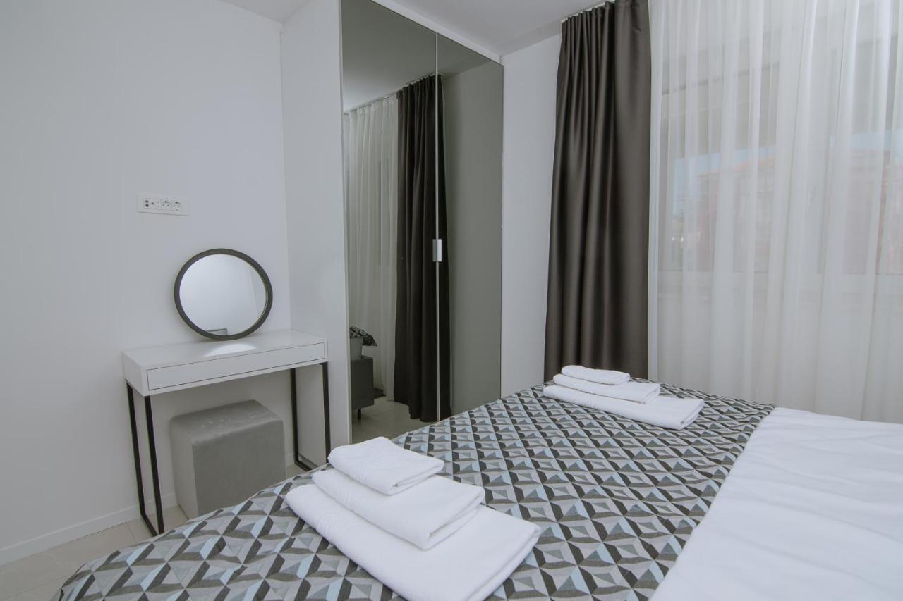 Apartments Adriatic Pearl Трогир Екстериор снимка