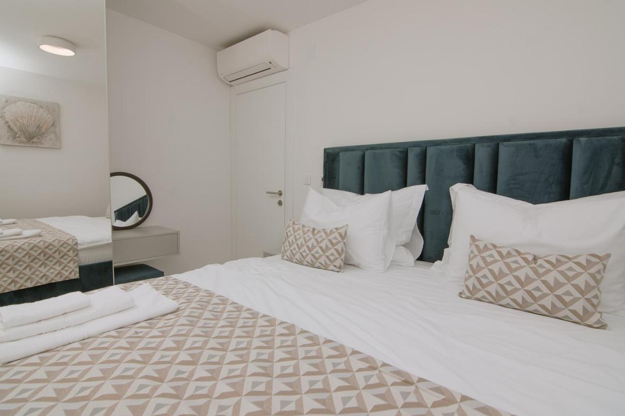 Apartments Adriatic Pearl Трогир Екстериор снимка