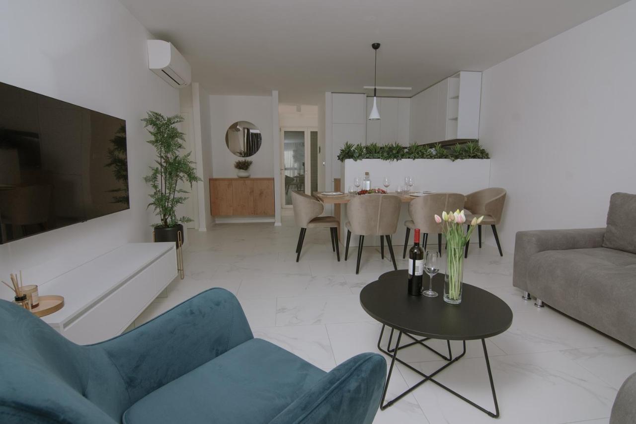 Apartments Adriatic Pearl Трогир Екстериор снимка