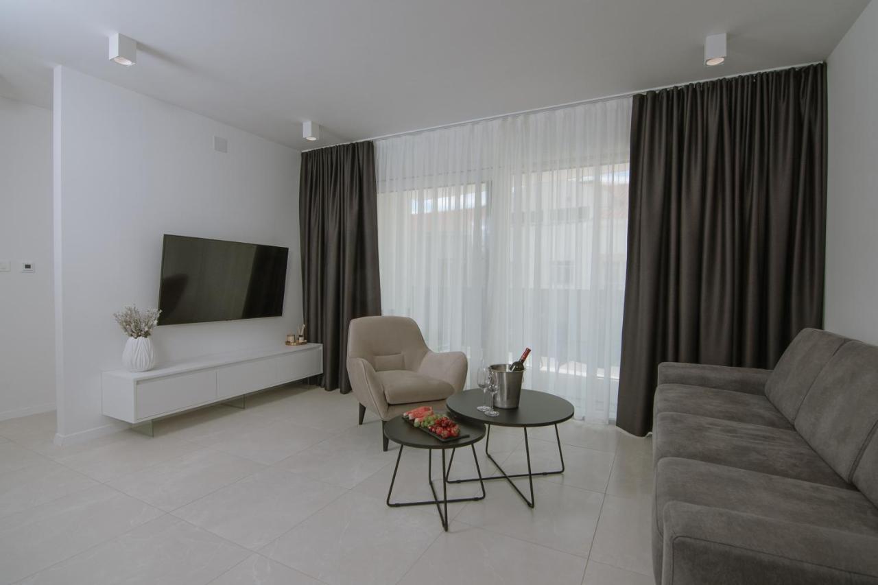 Apartments Adriatic Pearl Трогир Екстериор снимка